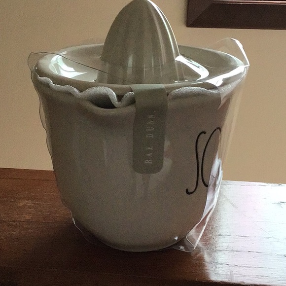 Rae Dunn “Squeeze” Juicer - Picture 4 of 6